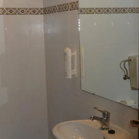 Residencia Faz As Pazes Πανσιόν Atouguia Da Baleia