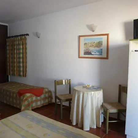 Residencia Faz As Pazes Guest house